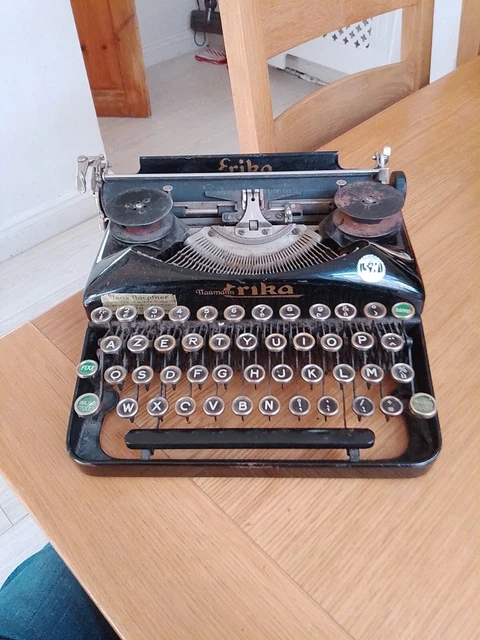 Máquina de escribir vintage Erika proyecto Seidel & Naumann para renovación defectuosa