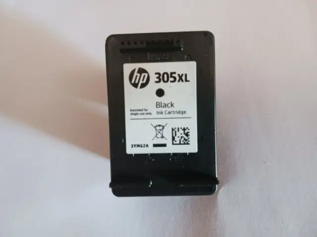 Une cartouche HP 305 XL noire vide