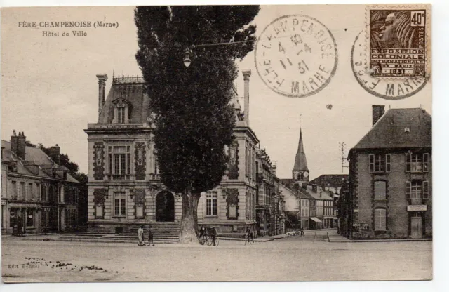FERE CHAMPENOISE - Marne - CPA 51 - l' Hotel de ville - place arbre
