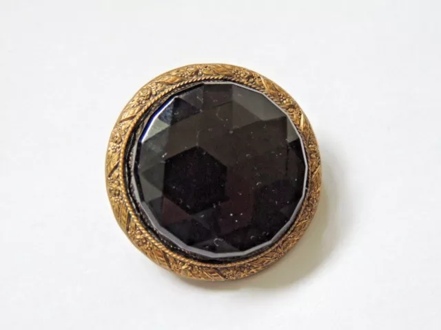 Ancien grand bouton en métal doré et verre noir à facettes résine diam.: 4,8cm