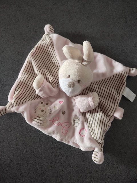 Doudou plat rose et beige lapin brode lapin ABC coeur simba toys nicotoy tbe