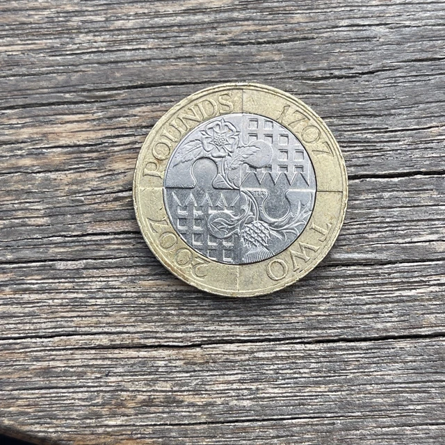 2014 2 POUND COIN MINTING ERROR visual data 2