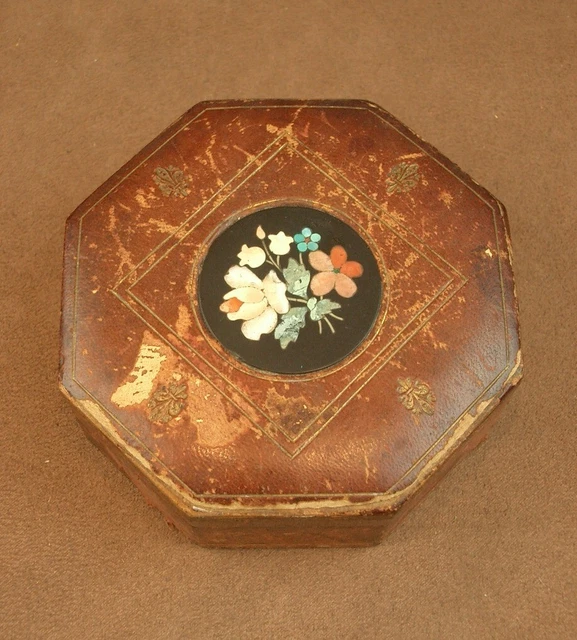 Ancienne Boîte à Bijoux En Cuir Gainé Avec Médaillon Décoré D'un Angelot - Vintage