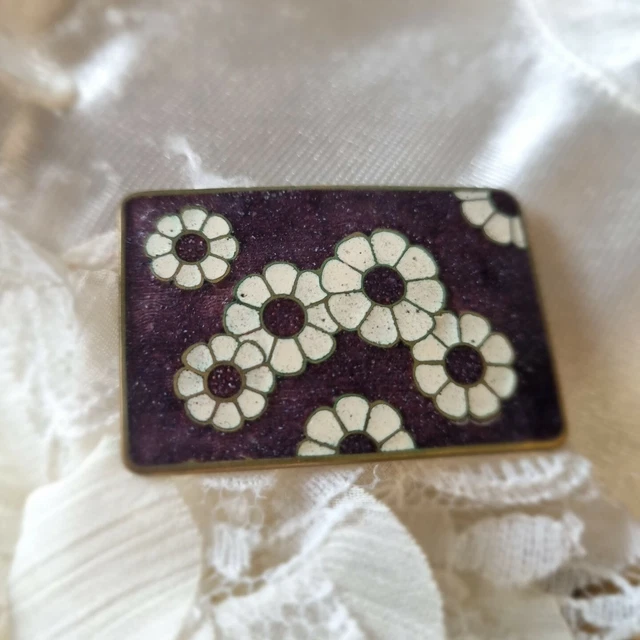 Broche Vintage Art Déco – Fleurs Blanches émaillées Sur Fond Violet, Style Ancien