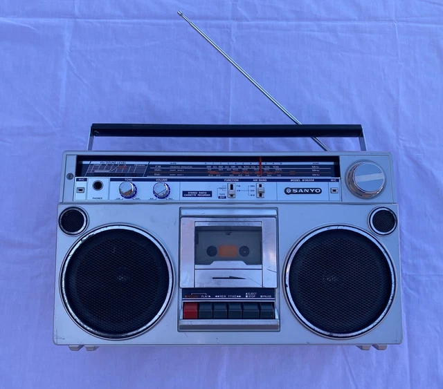 VINTAGE RARE SANYO M9820K BOOMBOX Radio & Cassette Recorder/Player