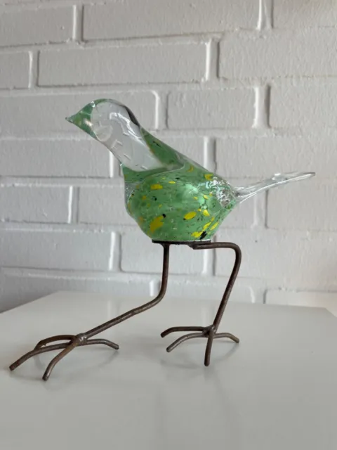 Wunderschöner Glas Vogel Skulptur auf Metallfüßen