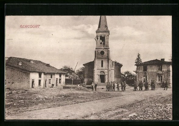 CPA Gercourt, des soldats vor l'Église avec Kriegsschäden