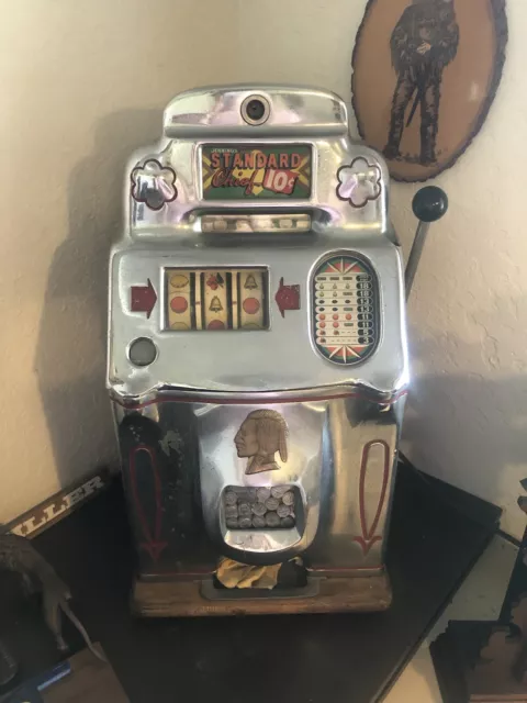 Vintage 1940’s Jennings Standard Chief Dime Slot machine. Is Not Working. 2