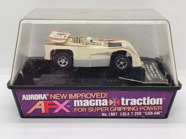 Aurora AFX LOLA T-260 1972 canta L&M # 1907 coche de ranura casi como nuevo en cubo 100 % sin precio base