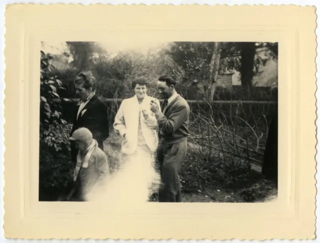 Photo Ancienne - Vintage Snapshot - Photo Ratée Famille Jardin Erreur - Error