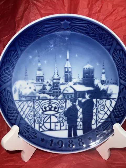 Royal Copenhagen Christmas Plate JULE AFTER  1988
