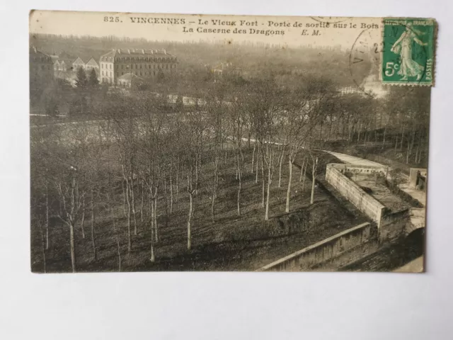 CPA 94 VINCENNES - Le Vieux Fort - Porte de sortie sur le Bois - La Caserne