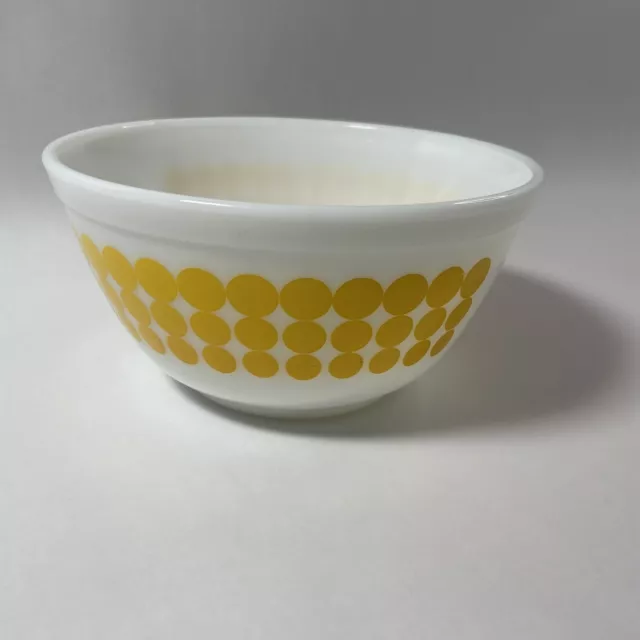 Pyrex 402 1 1/2 Qt Yellow Dot Mixing Bowl Vintage Shiny No Scratches