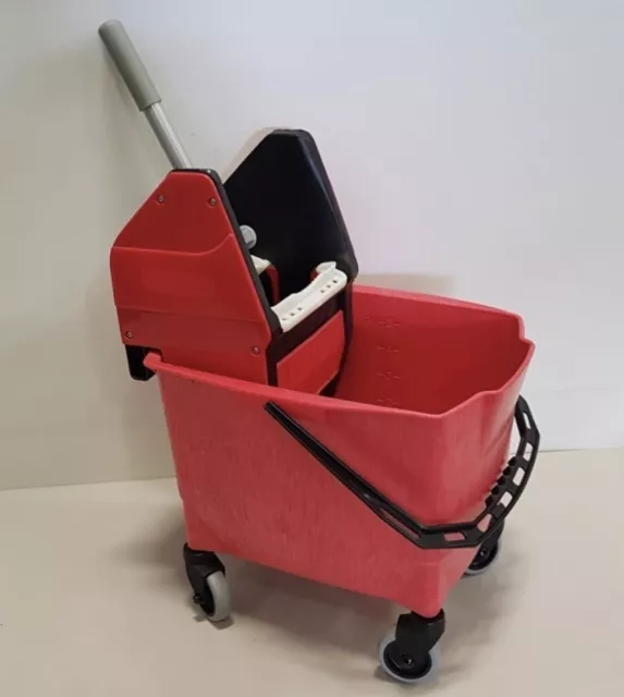 25L Rubbermaid KENTUCKY MOP BUCKET with Wringer - Red