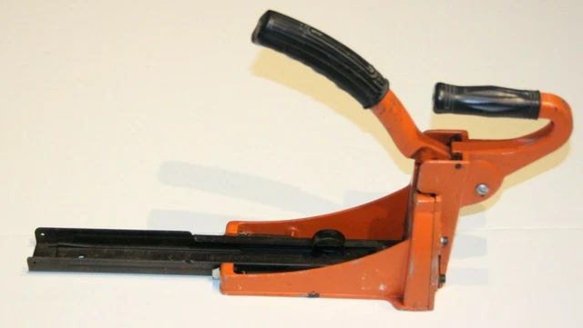CCC Clincher Carton Closing STAPLING MACHINE Manual Stapler