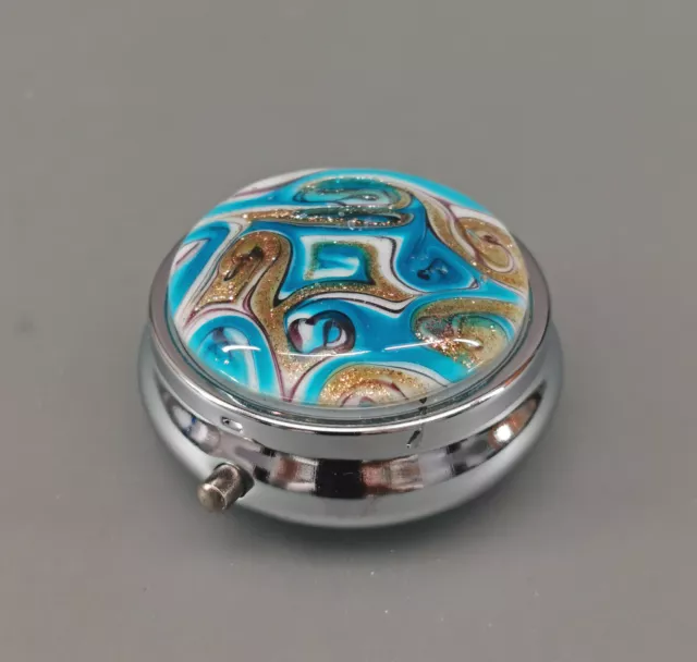 9931063 Schmuck-Pillen-Dose Metal Vidrio Azul Millefiori Interior Espejo