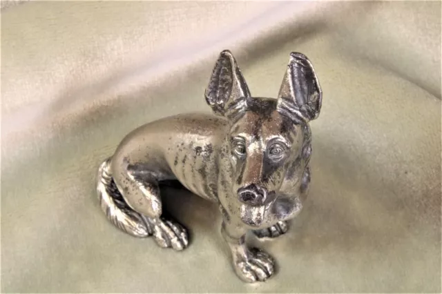 Sculpture de chien chromée. zamak. S.XX Sculpture de chien chromée.
