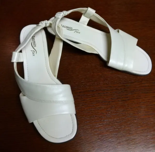 Jasmin Flex White Sandals Womens Shoes size 8 ½ SlingBack Open Toe