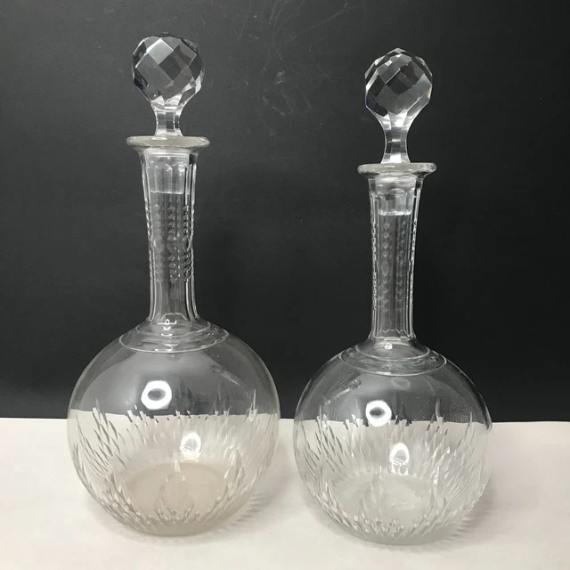 PAIRE DE CARAFES RONDES cristal taillé fin XIX me début XX em numérotées dessous