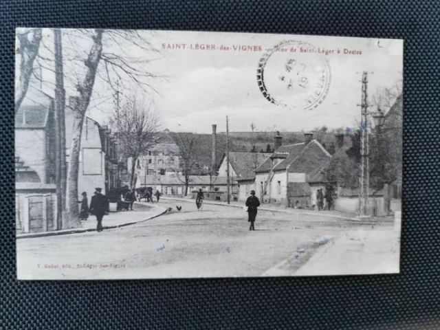 CPA 58 SAINT-LEGER-DES-VIGNES - Rue de Saint-Léger à Decize