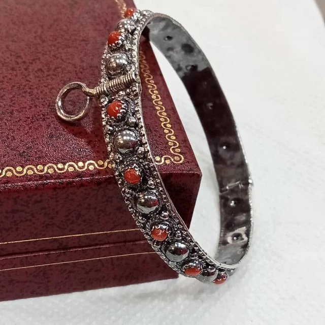Bracelet En Argent Massif Avec Pierre De Corail Rouge – Modèle Traditionnel (Occasion)