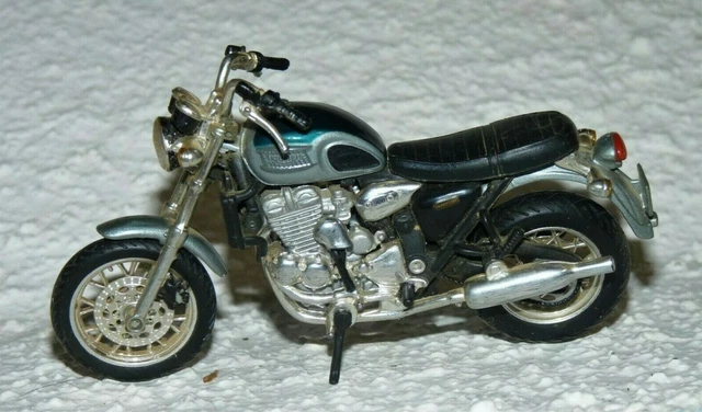 Maisto Moto 1/18 Triumph Thunderbird Tbe