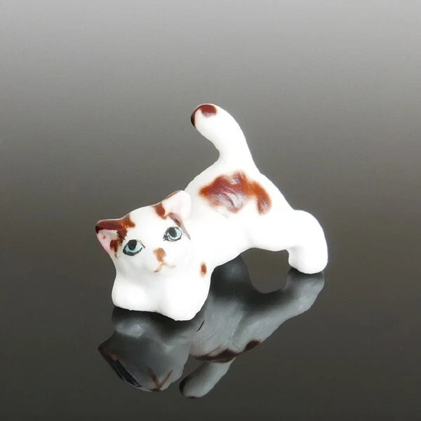 Figurine Miniature Chat Sur Canapé - Résine Décorative - Décoration Bureau Ou Maison - XIHIRCD