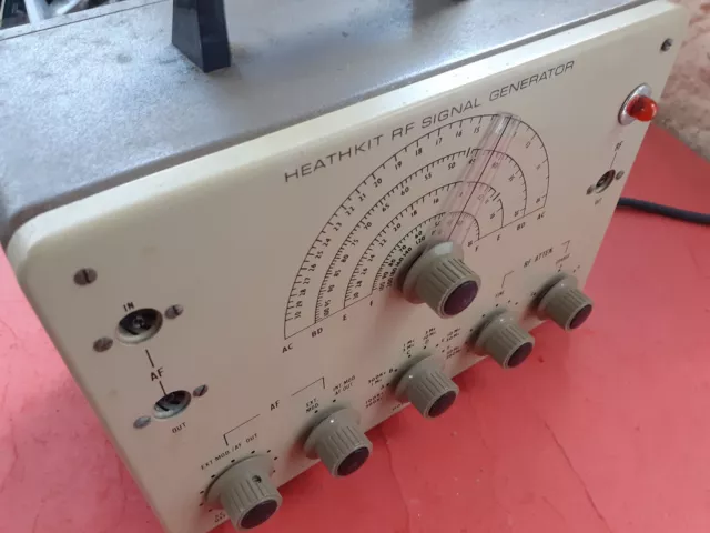 Heathkit RF-1U Signal Generator ~  Untested ~ For parts or not working