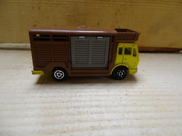 MINIATURE MAJORETTE CAMION Mercedes Bétaillère Jaune 1/100 Made In