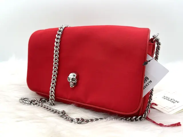 AUTH NWT $799 Alexander McQueen Small SKULL Chain Shoulder Bag-Lust Red