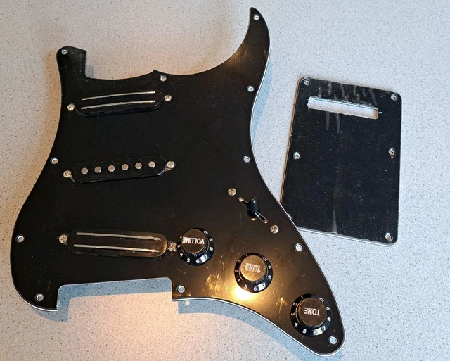 Musiclily HSS Prewired Loaded Pickguard ST Gitarren Vorverdrahtetes Schlagbrett Mit Single Coil