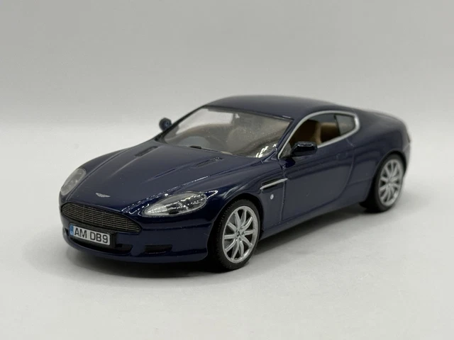 Miniature Minichamps Aston Martin DB9 2003 Rouge Métallisé - Échelle 1:43