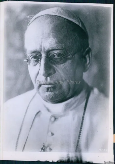 1939 Pope Pius XI Wire Rim Glasses Poses Portrait Religious 7X9 Vintage Photo