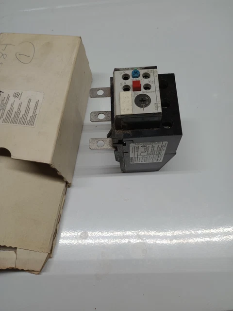 SIEMENS Overload Relay 3UA58 00-2P appears to have never been in use
