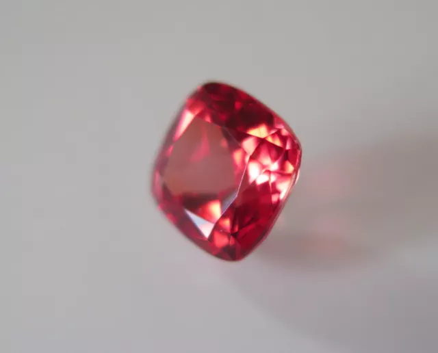 SUPERBE SAPHIR VERNEUIL PADPARADSCHA 10x10 mm.IF taille coussin