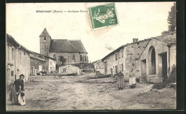 CPA Génicourt, vue de la rue avec vue sur l'Église