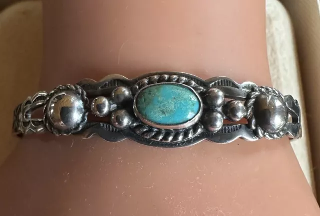 Vintage Navajo American Indian Sterling & Turquoise Small Size Guff Bracelet