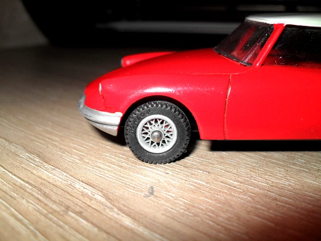 Dinky toys Citroen DS 19 Réf: 24C