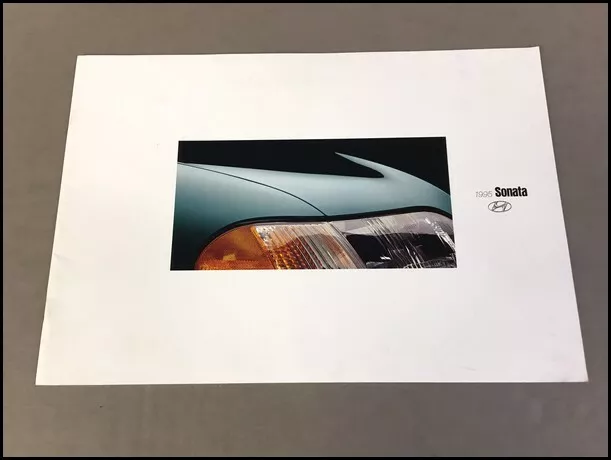 1995 Hyundai Sonata 20-page Original Car Dealer Sales Brochure Catalog