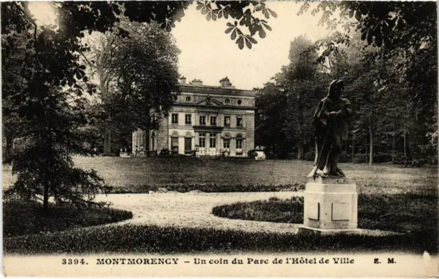 CPA MONTMORENCY - Un coin du Parc de l'Hotel de Ville (107038)