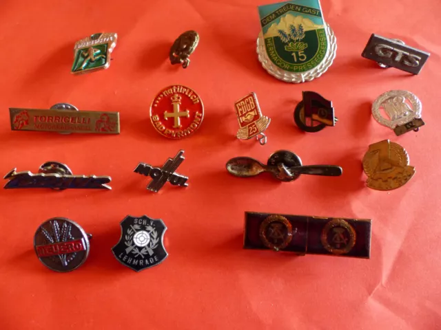 Konvolut von 16 alten verschiedenen Anstecknadeln / Pins aus Russland, DDR, BRD