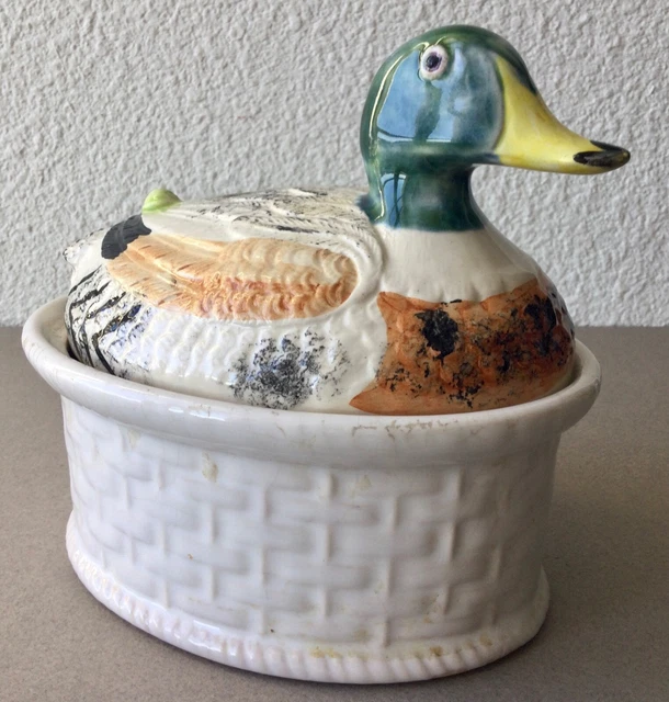 TERRINE CANARD SUR son panier ZOOMORPHE FAIENCE VINTAGE.PORTUGAL GEO