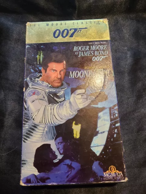 007 JAMES BOND in Moonraker [VHS 1988] 1979 Roger Moore, Lois Chiles $6 ...