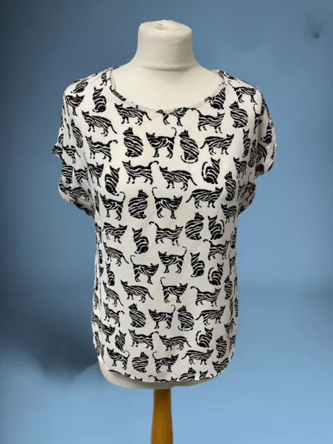 Atmosphere black white round neck short sleeve Cat print Tshirt NWT size 6 (GD02
