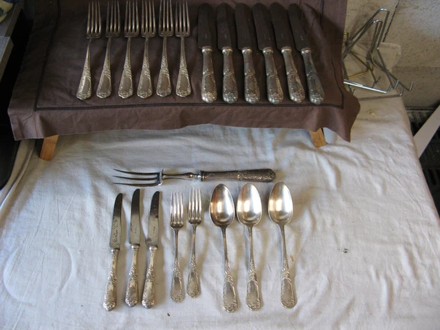 SFAM Ménagère en métal argenté composée de... - Lot 230 - Rossini
