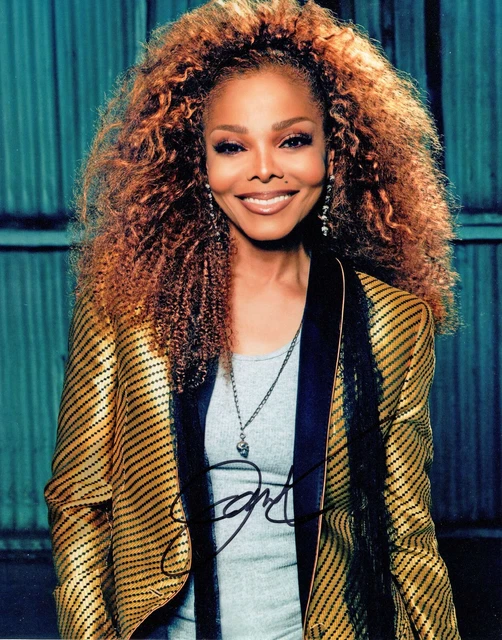 A fantastic 10x8 Autographed Photo of Janet Jackson & CoA