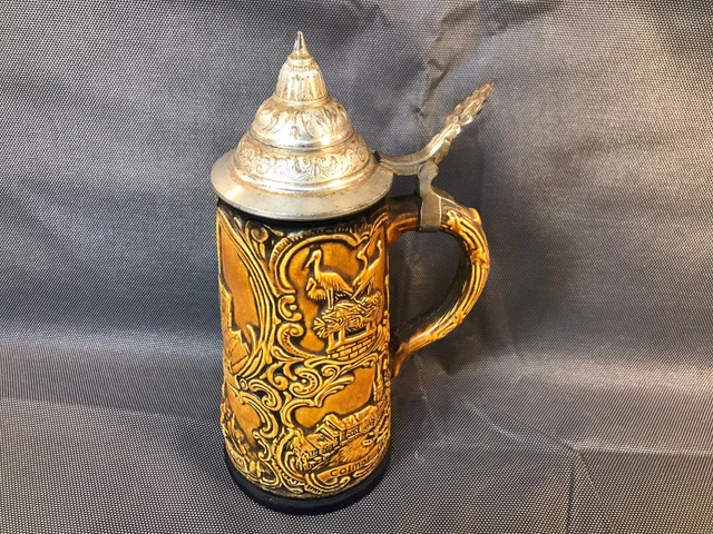 ANCIENNE CHOPE A bière Autrichienne de 0,5l en céramique avec couvercle