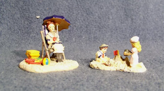 Dept 56 - A Day at the Waterfront - Seasons Bay - 53326 - Set of 2 - Figurines