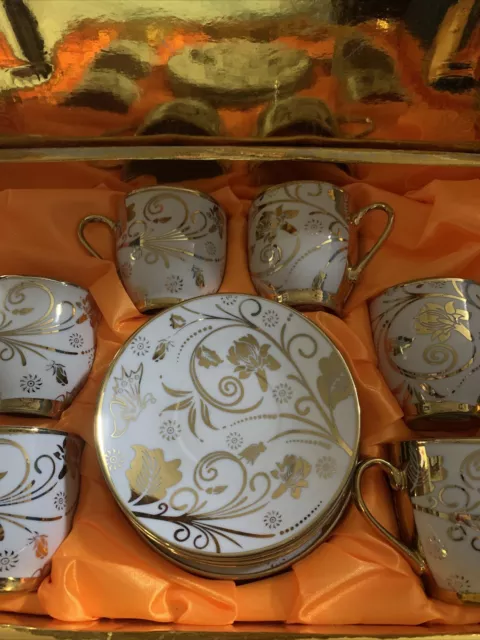 VINTAGE New in box 12 piece Tea set saucers cups gold white