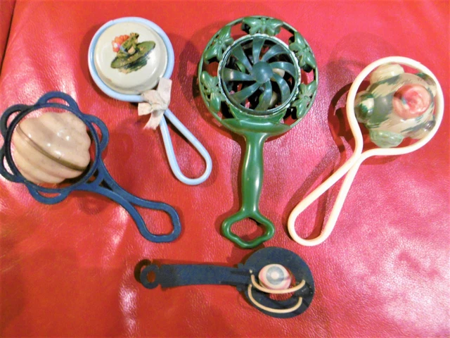 Jeu de qulles avec Mm la sours 6 qulles et 2 balles souples pour
